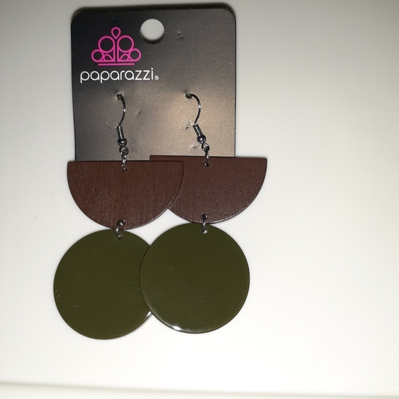 Beach Bistro Earrings - Picture 4 of 6